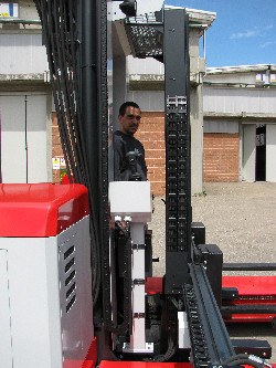 Manup sideloader with auxillary lift